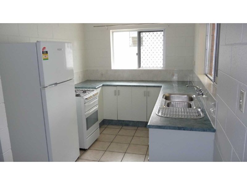4/4 Upward Street, Cairns QLD 4870