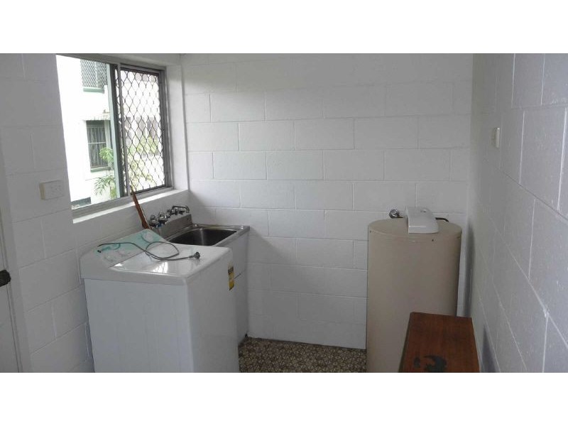 4/4 Upward Street, Cairns QLD 4870