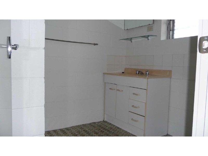 4/4 Upward Street, Cairns QLD 4870