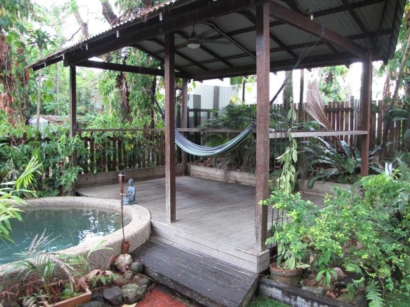 14 Cairns Street, Cairns North QLD 4870