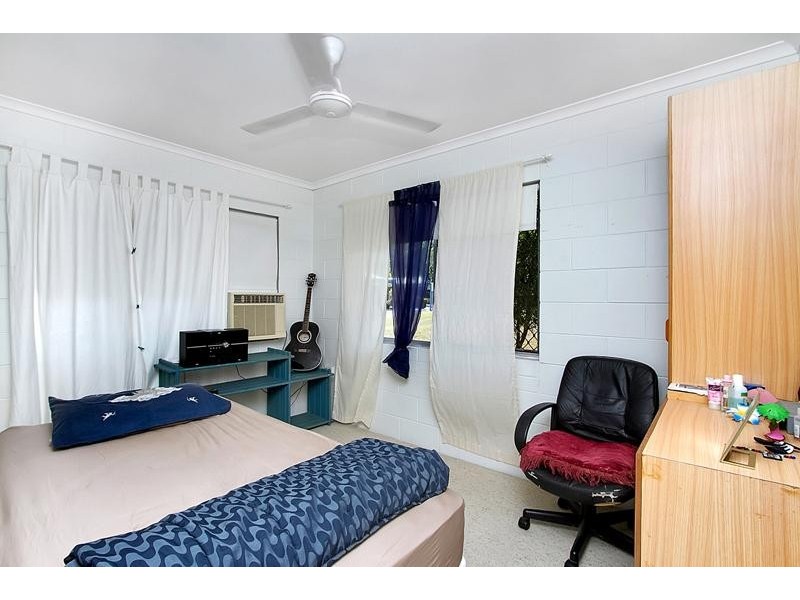 1/473 McCoombe Street, Mooroobool QLD 4870