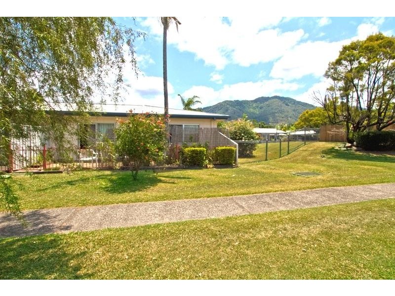 1/473 McCoombe Street, Mooroobool QLD 4870