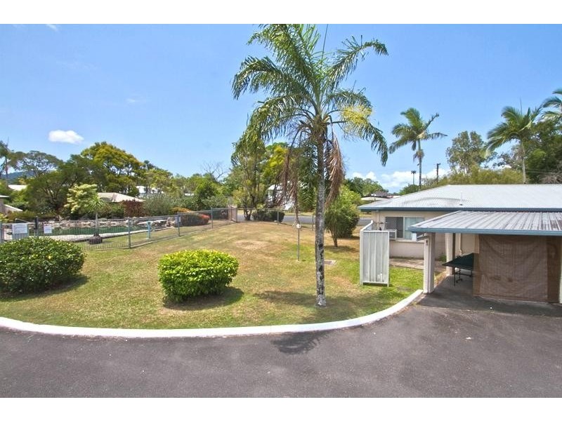 1/473 McCoombe Street, Mooroobool QLD 4870