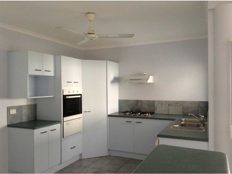 8 Rosemont Court, Mooroobool QLD 4870