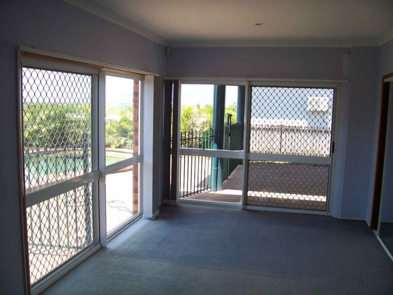 8 Rosemont Court, Mooroobool QLD 4870