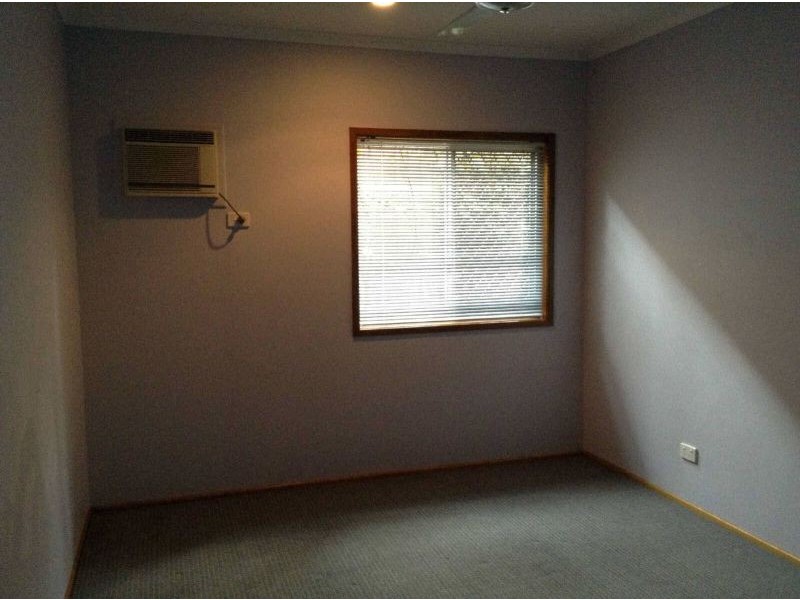 8 Rosemont Court, Mooroobool QLD 4870