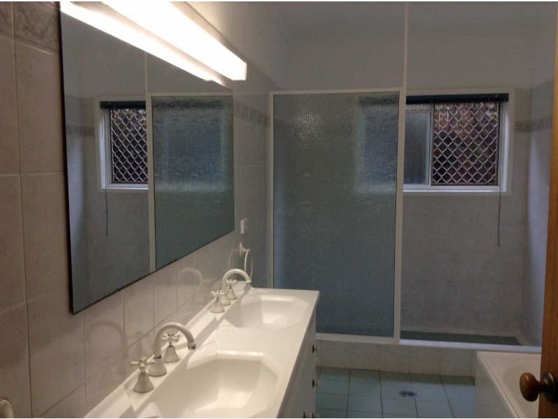 8 Rosemont Court, Mooroobool QLD 4870