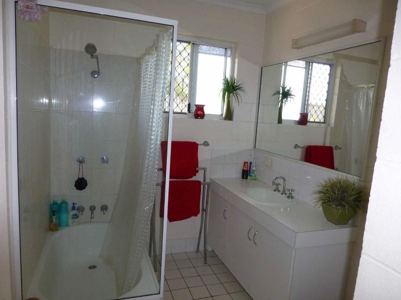 1/3 Holden Close, Whitfield QLD 4870