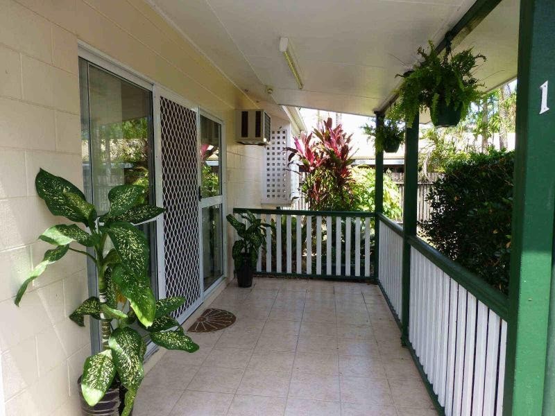 1/3 Holden Close, Whitfield QLD 4870