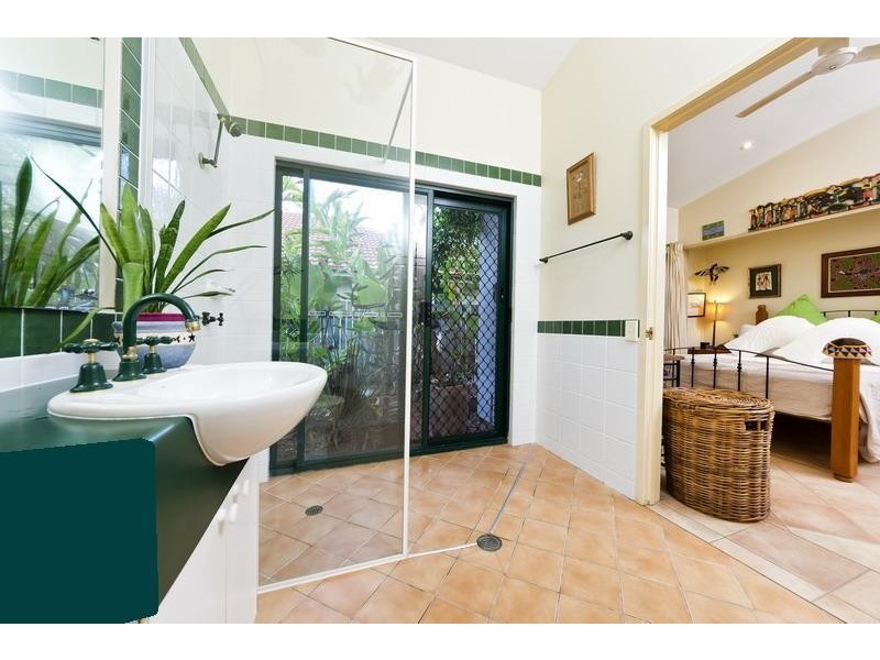 10 Gerbera Street, Holloways Beach QLD 4878