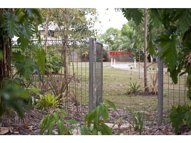 10 Gerbera Street, Holloways Beach QLD 4878