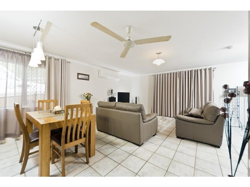 8 Holly Street, Mooroobool QLD 4870