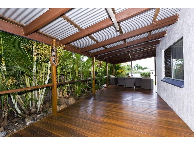8 Holly Street, Mooroobool QLD 4870