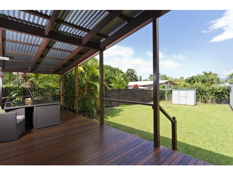 8 Holly Street, Mooroobool QLD 4870