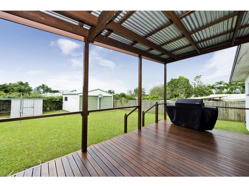 8 Holly Street, Mooroobool QLD 4870