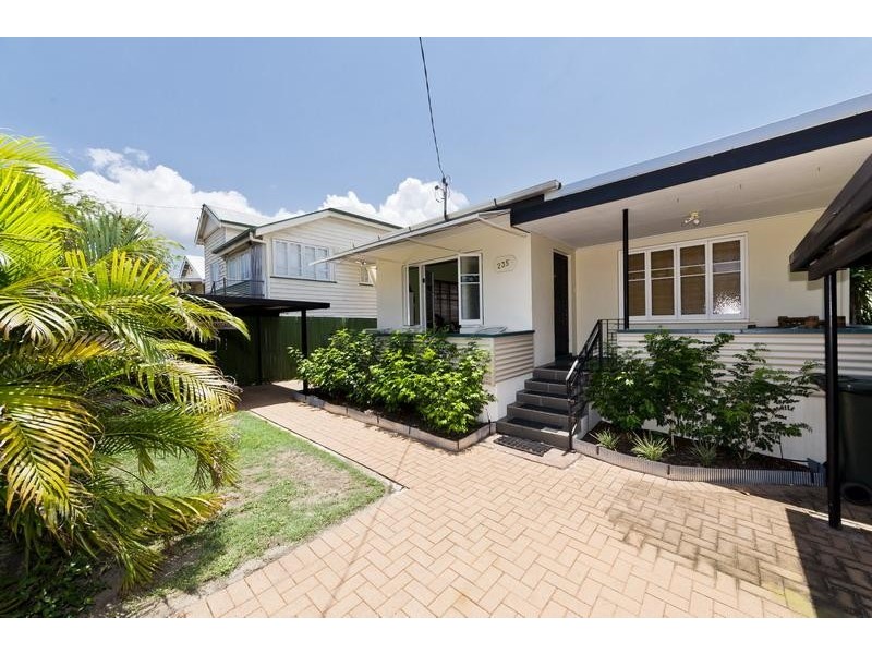 235 Lyons Street, Westcourt QLD 4870