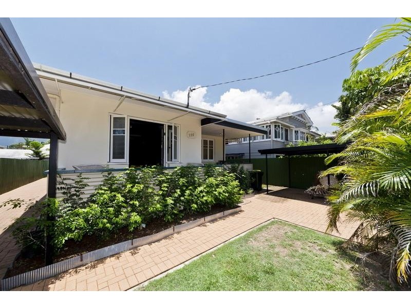 235 Lyons Street, Westcourt QLD 4870