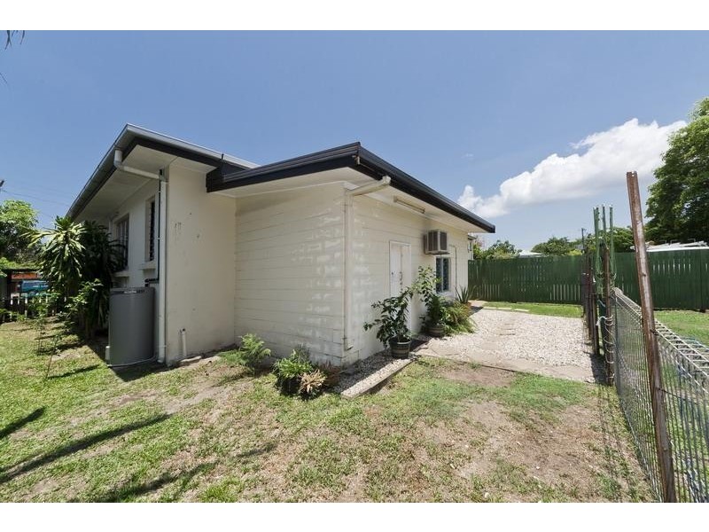 235 Lyons Street, Westcourt QLD 4870