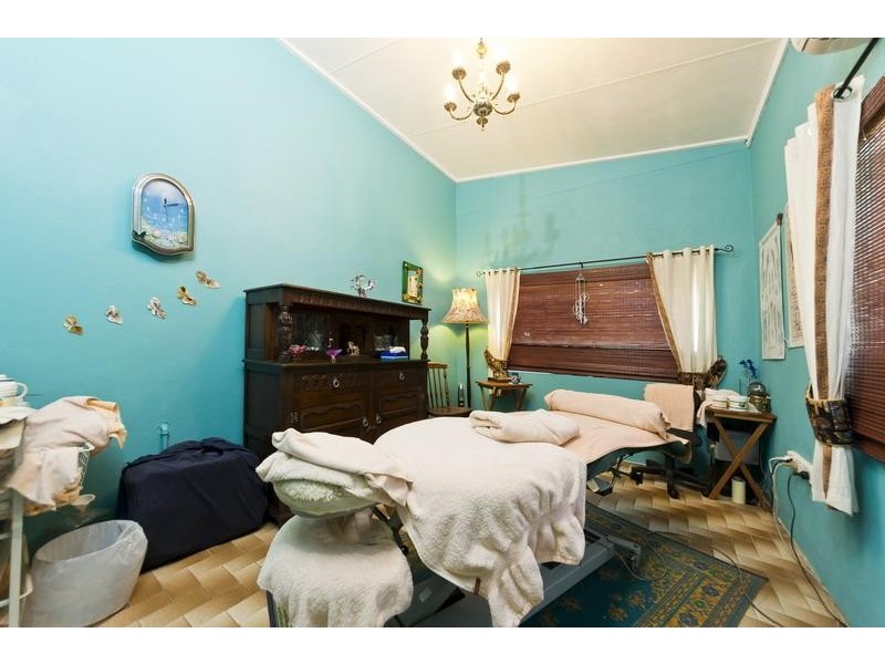 235 Lyons Street, Westcourt QLD 4870