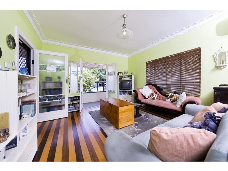 235 Lyons Street, Westcourt QLD 4870