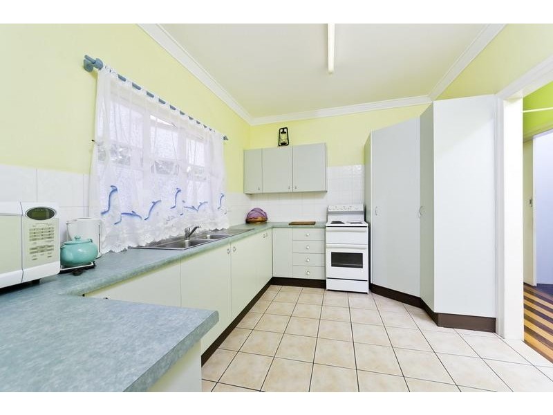 235 Lyons Street, Westcourt QLD 4870