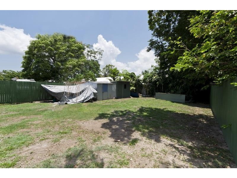 235 Lyons Street, Westcourt QLD 4870