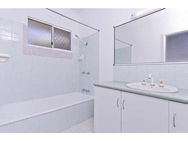 38 Callum Street, Mooroobool QLD 4870