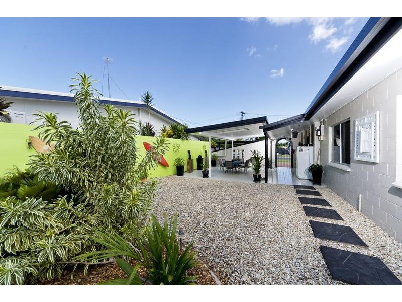 3 York Street, Whitfield QLD 4870