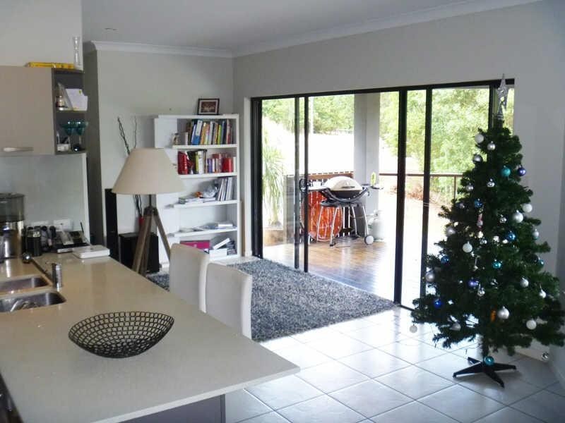2 Stapleton Close, Redlynch QLD 4870