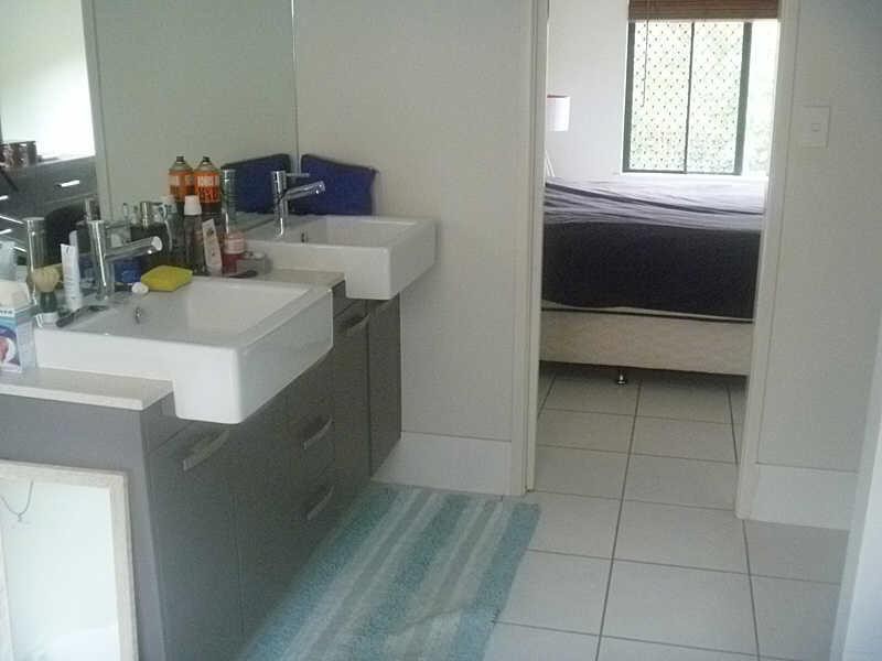 2 Stapleton Close, Redlynch QLD 4870