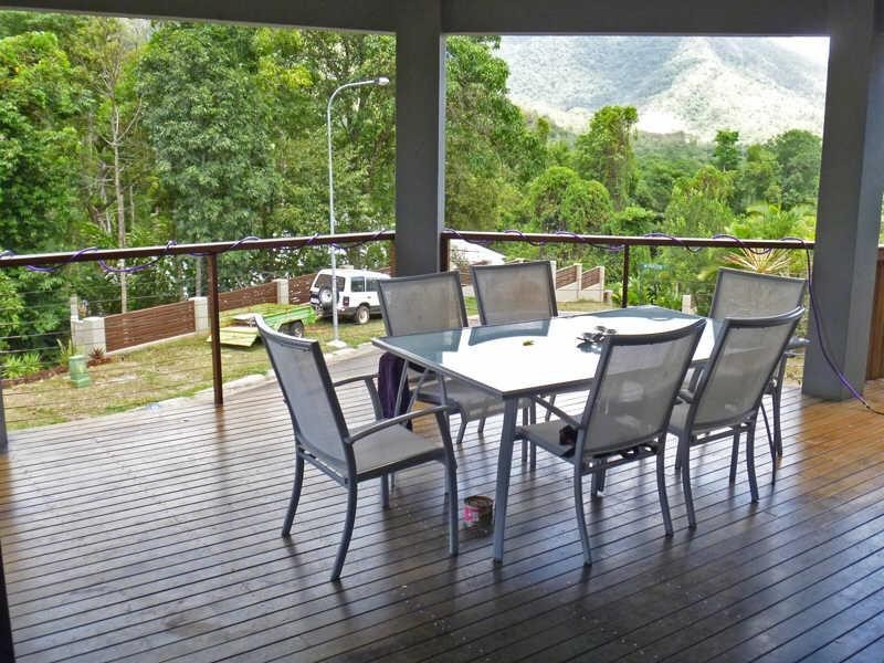 2 Stapleton Close, Redlynch QLD 4870