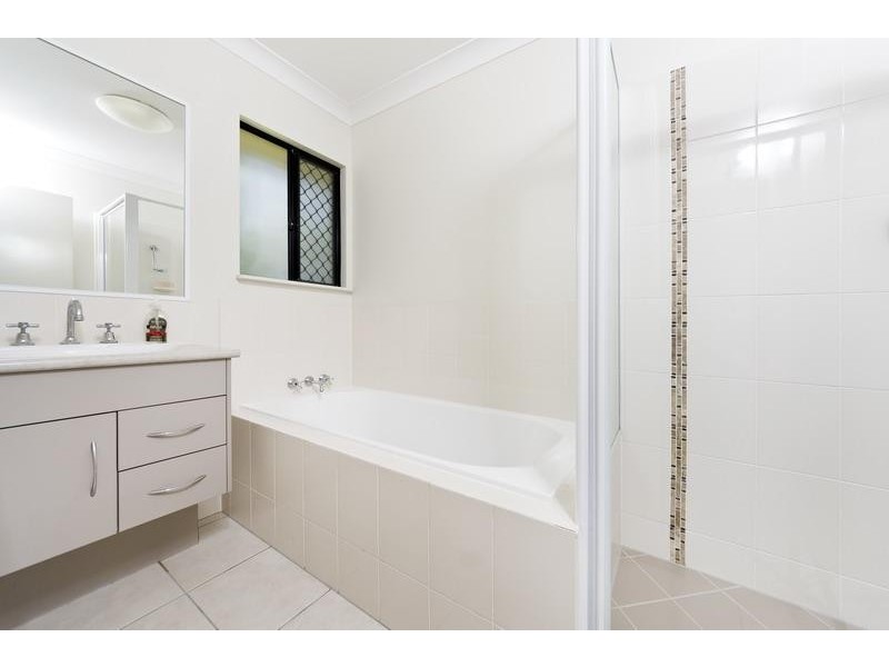 22 Dodd Court, Mooroobool QLD 4870
