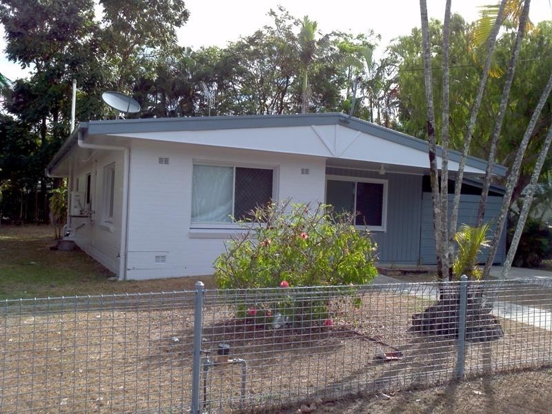 107 Tills Street, Westcourt QLD 4870