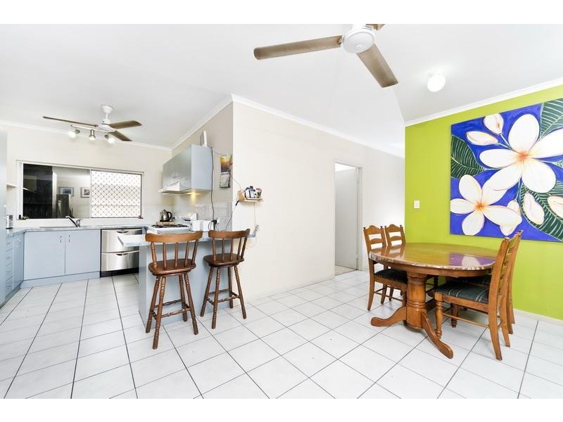 86 Callum Street, Mooroobool QLD 4870