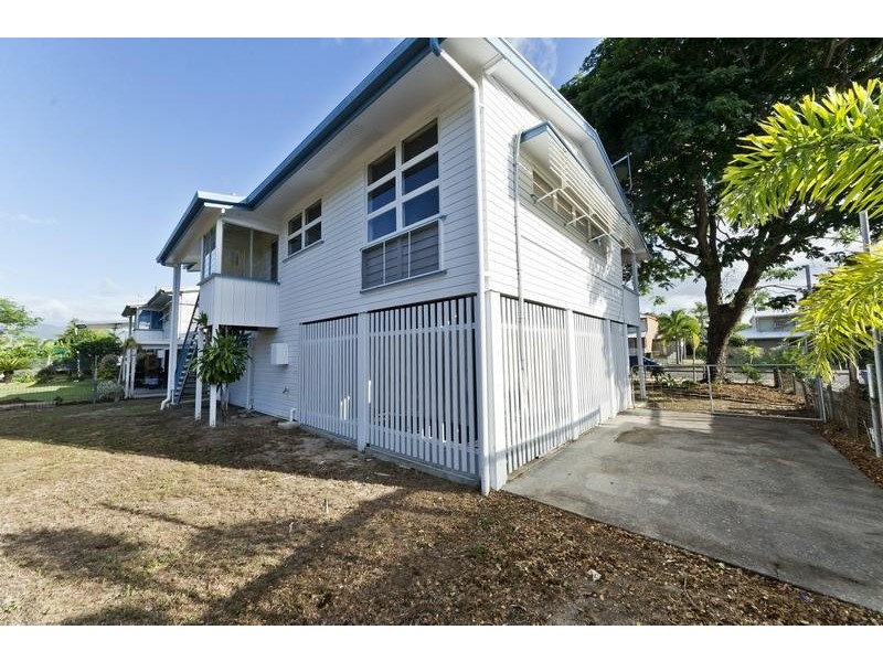 12 Stephens Street, Manunda QLD 4870