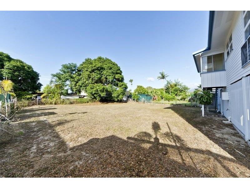 12 Stephens Street, Manunda QLD 4870