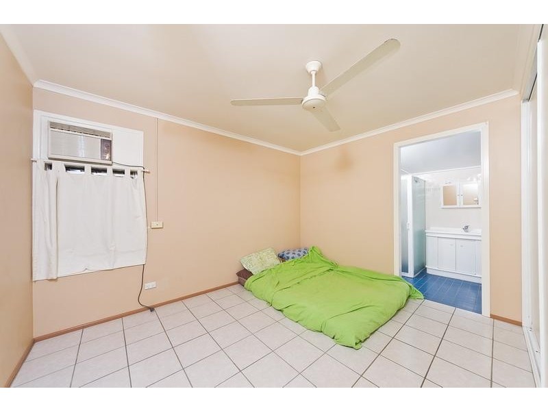 9 Ronto Close, Manoora QLD 4870