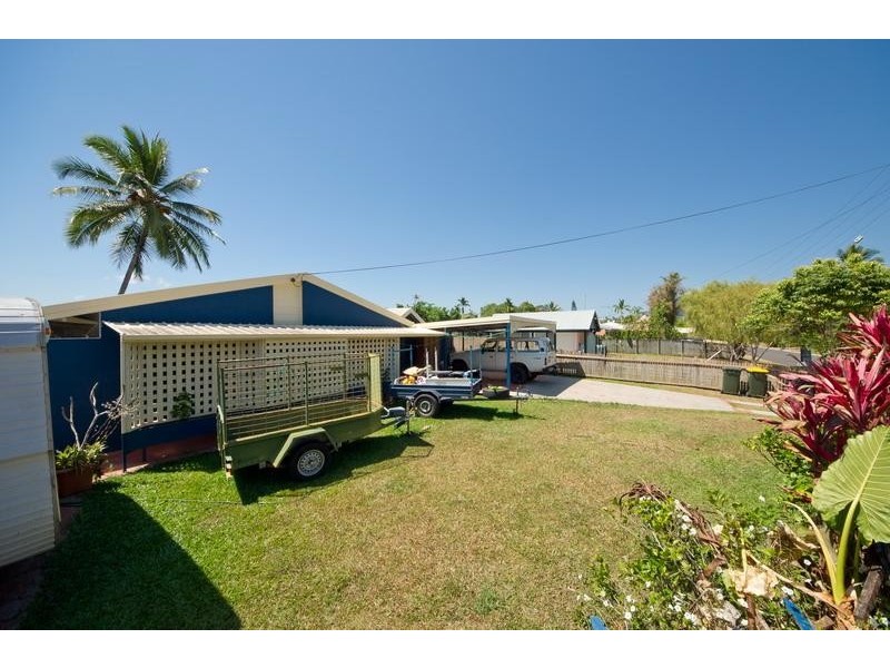 9 Ronto Close, Manoora QLD 4870