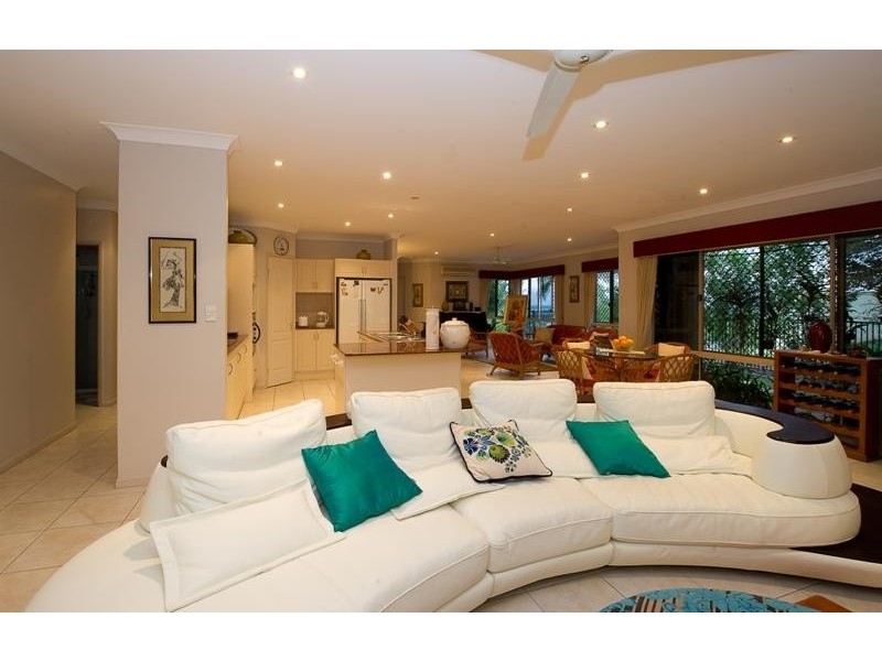 4A Leoni Close, Mooroobool QLD 4870