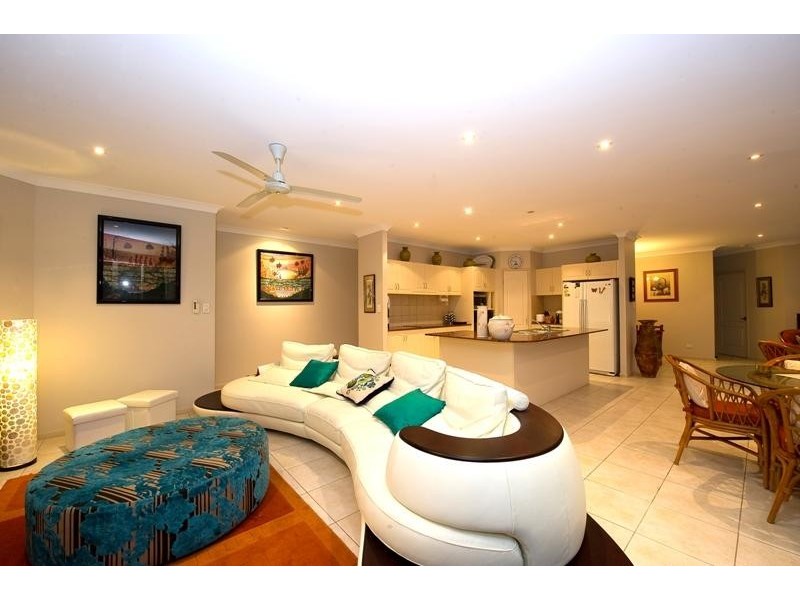 4A Leoni Close, Mooroobool QLD 4870