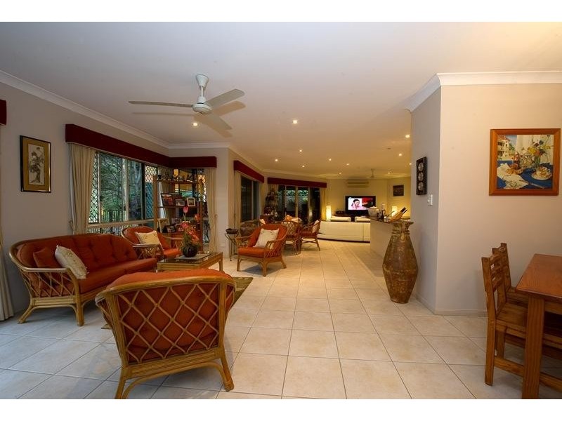 4A Leoni Close, Mooroobool QLD 4870