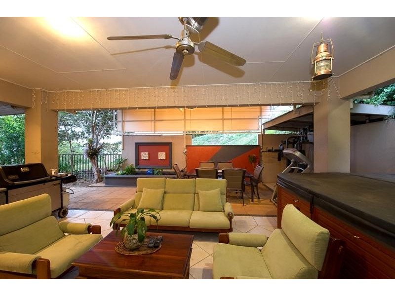 4A Leoni Close, Mooroobool QLD 4870