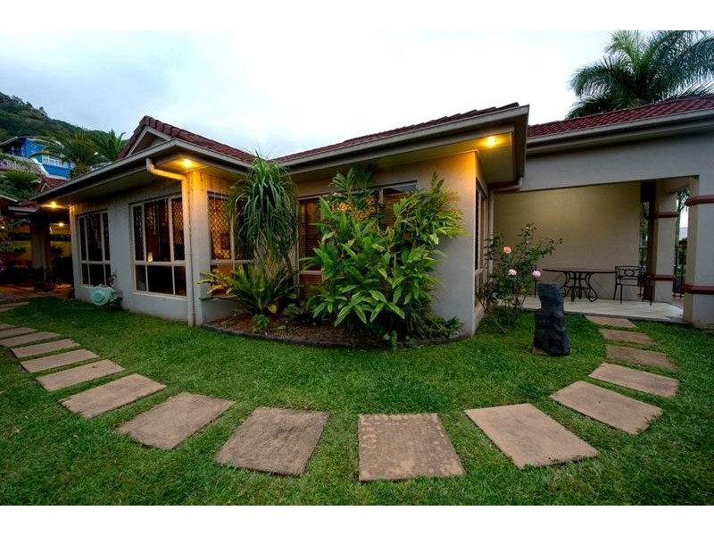 4A Leoni Close, Mooroobool QLD 4870