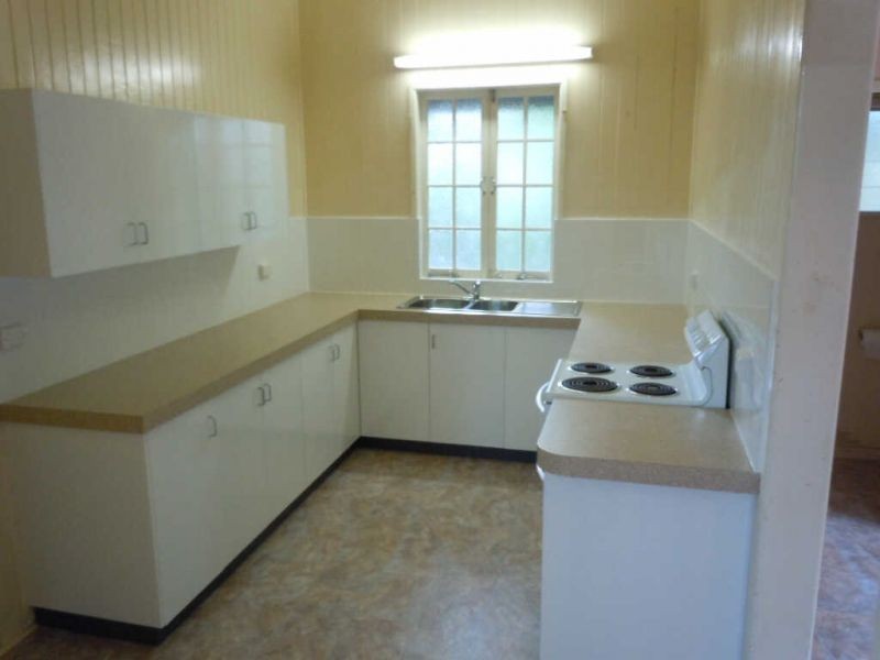 19 Law Street, Cairns North QLD 4870