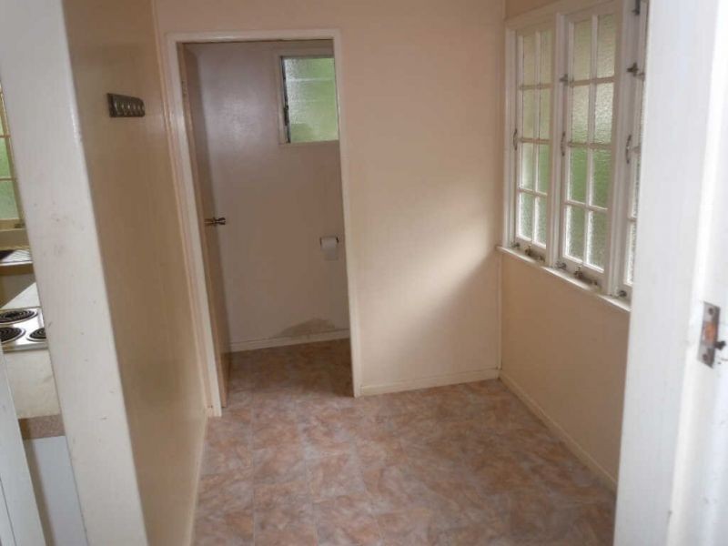 19 Law Street, Cairns North QLD 4870