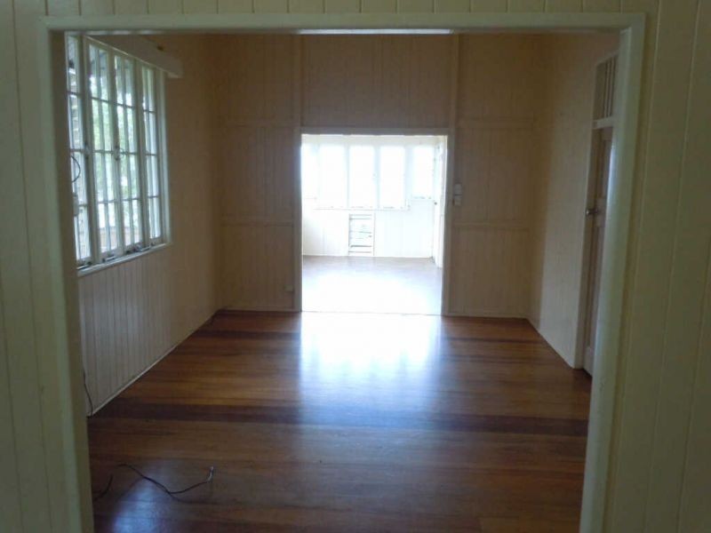 19 Law Street, Cairns North QLD 4870