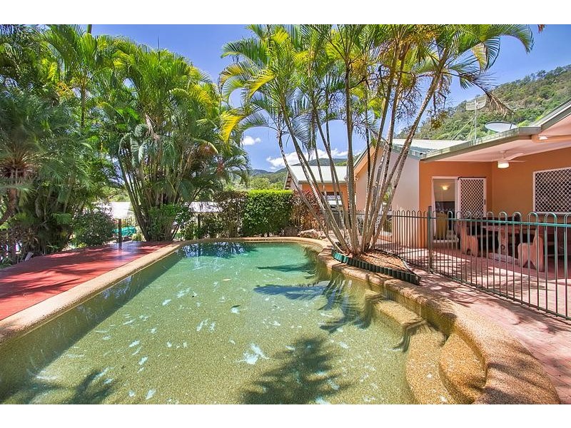 7 Redfern Place, Mooroobool QLD 4870