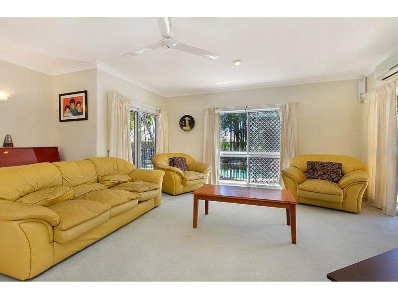 7 Redfern Place, Mooroobool QLD 4870