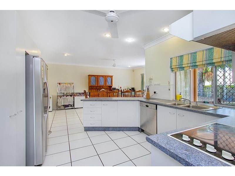7 Redfern Place, Mooroobool QLD 4870