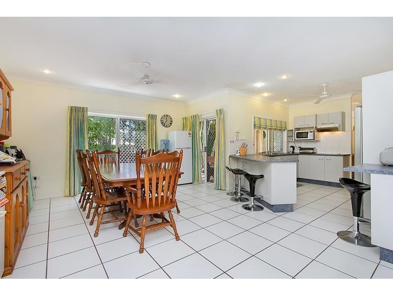 7 Redfern Place, Mooroobool QLD 4870